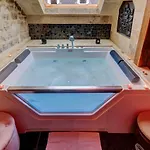 Апартаменты Sous Mon Toi Topdestination-dijon - Sauna & Jacuzzi - Classe 3 Etoiles