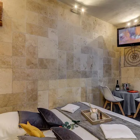Apartment Sous Mon Toi Topdestination-dijon - Sauna & Jacuzzi - Classe 3 Etoiles *