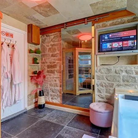 Апартаменты Sous Mon Toi Topdestination-dijon - Sauna & Jacuzzi - Classe 3 Etoiles *